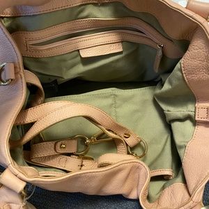 Gili leather shoulder bag